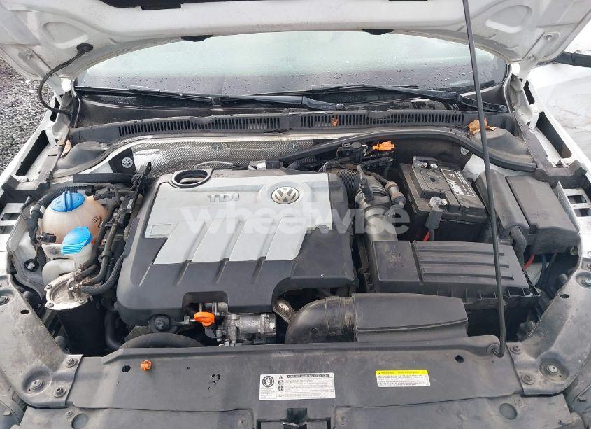 Photo 10 of 2013 Volkswagen Jetta 2.0L TDI (VIN 3VWLL7AJ2DM425448)