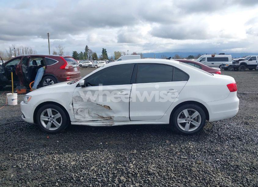 Photo 14 of 2013 Volkswagen Jetta 2.0L TDI (VIN 3VWLL7AJ2DM425448)