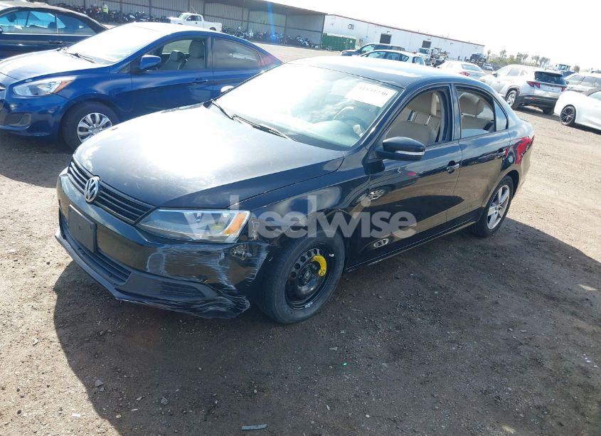 Photo 2 of 2012 Volkswagen Jetta 2.0L TDI (VIN 3VWLL7AJ3CM469621)