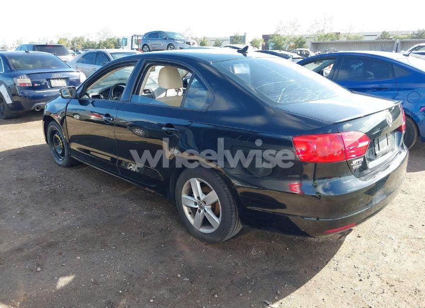 Photo 3 of 2012 Volkswagen Jetta 2.0L TDI (VIN 3VWLL7AJ3CM469621)