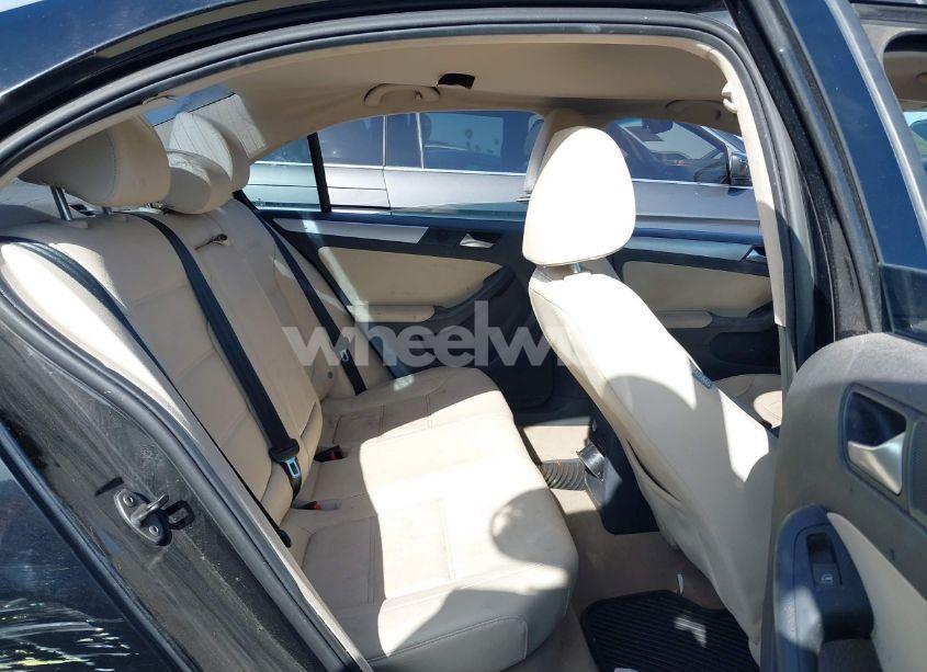 Photo 8 of 2012 Volkswagen Jetta 2.0L TDI (VIN 3VWLL7AJ3CM469621)