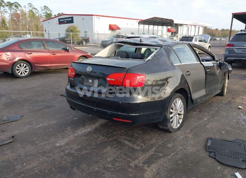 Photo 4 of 2013 Volkswagen Jetta 2.0L TDI (VIN 3VWLL7AJ3DM351781)