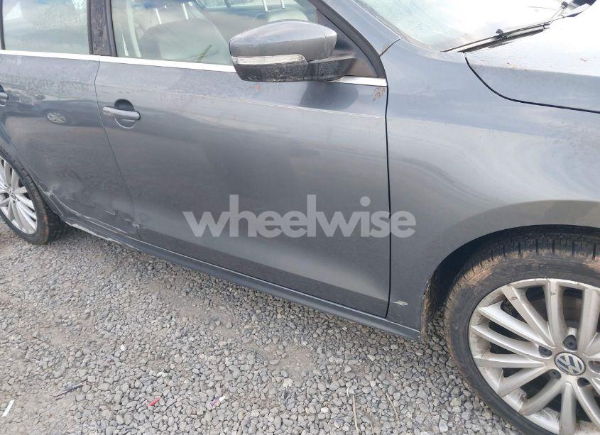 Photo 13 of 2013 Volkswagen Jetta 2.0L TDI (VIN 3VWLL7AJ3DM375157)