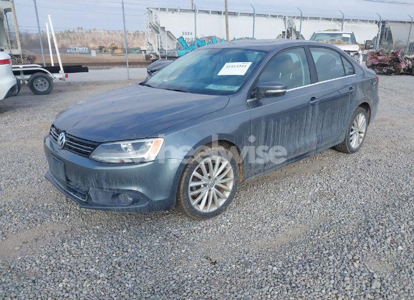 Photo 2 of 2013 Volkswagen Jetta 2.0L TDI (VIN 3VWLL7AJ3DM375157)