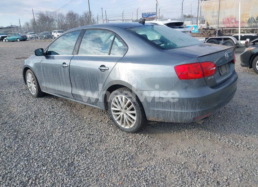 Photo 3 of 2013 Volkswagen Jetta 2.0L TDI (VIN 3VWLL7AJ3DM375157)