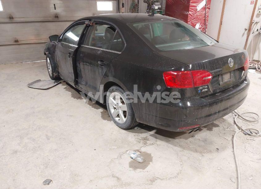 Photo 3 of 2013 Volkswagen Jetta 2.0L TDI (VIN 3VWLL7AJ3DM387003)