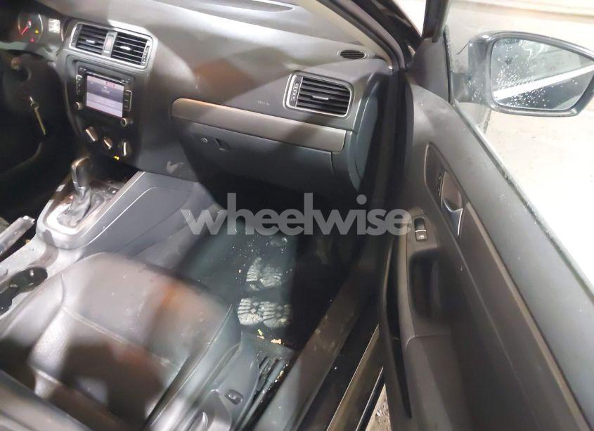 Photo 5 of 2013 Volkswagen Jetta 2.0L TDI (VIN 3VWLL7AJ3DM387003)