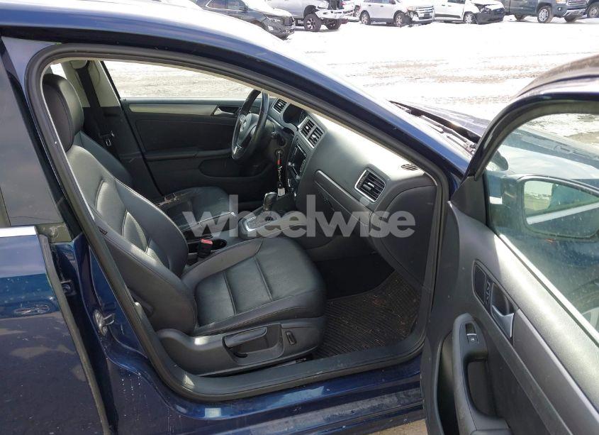 Photo 5 of 2014 Volkswagen Jetta 2.0L TDI (VIN 3VWLL7AJ3EM378397)