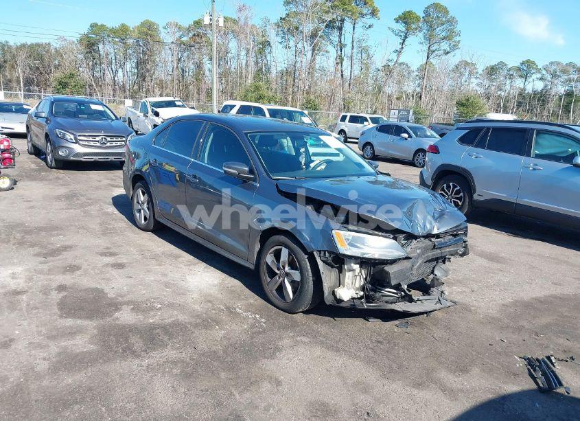 2012 Volkswagen Jetta 2.0L TDI (VIN 3VWLL7AJ4CM025566) main photo
