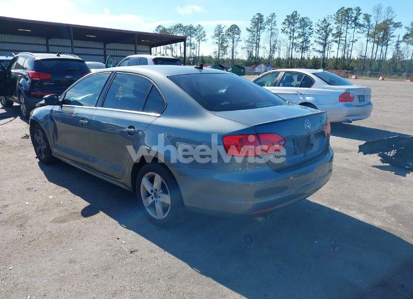Photo 3 of 2012 Volkswagen Jetta 2.0L TDI (VIN 3VWLL7AJ4CM025566)