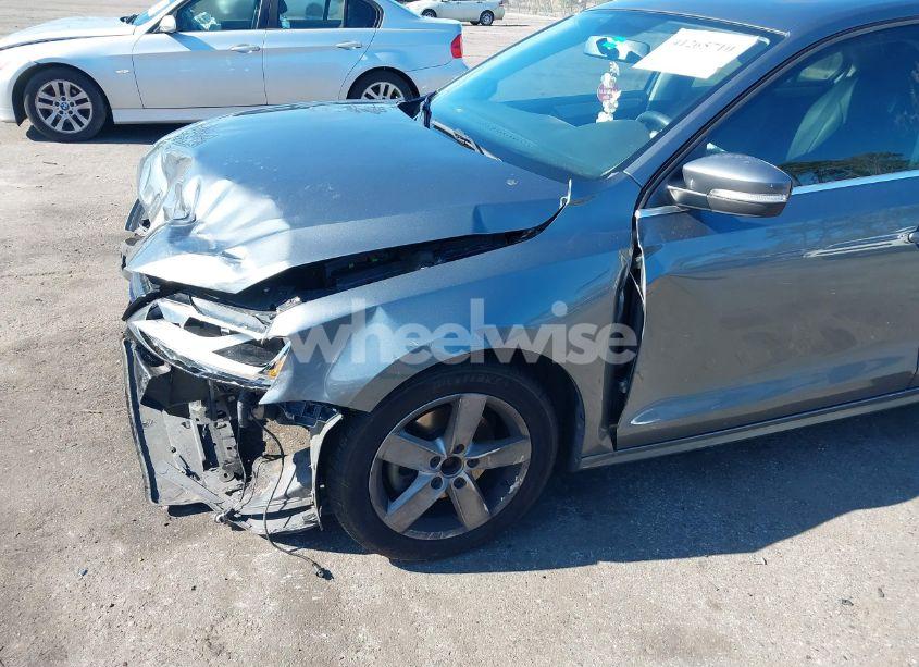 Photo 6 of 2012 Volkswagen Jetta 2.0L TDI (VIN 3VWLL7AJ4CM025566)