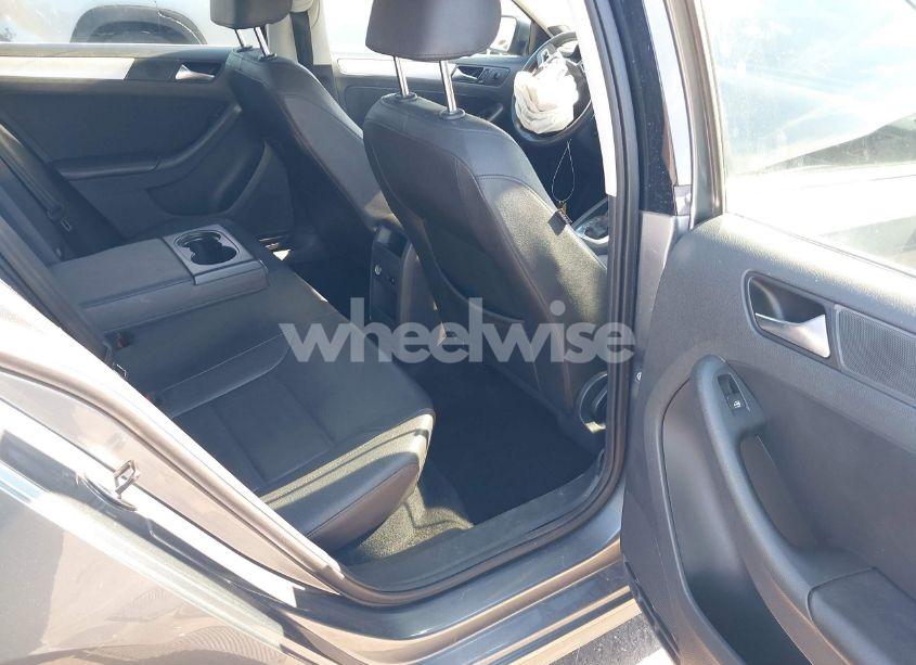 Photo 8 of 2012 Volkswagen Jetta 2.0L TDI (VIN 3VWLL7AJ4CM025566)