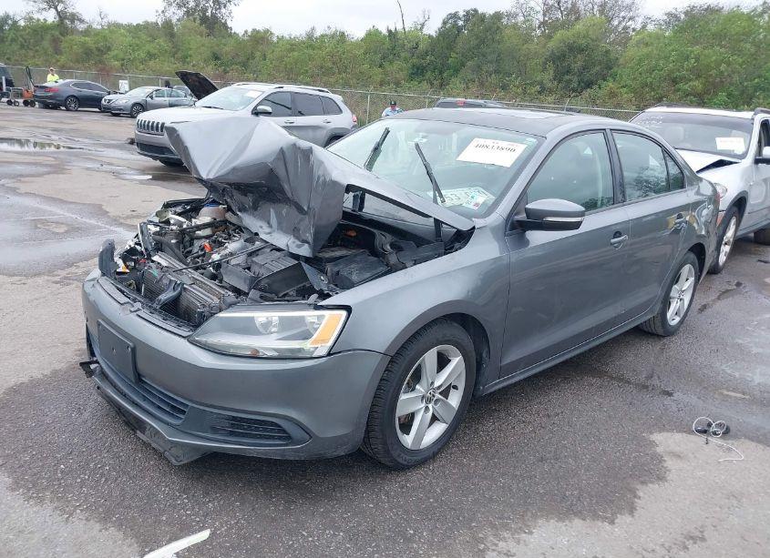 Photo 2 of 2012 Volkswagen Jetta 2.0L TDI (VIN 3VWLL7AJ4CM359757)