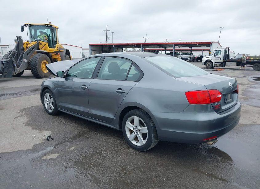 Photo 3 of 2012 Volkswagen Jetta 2.0L TDI (VIN 3VWLL7AJ4CM359757)