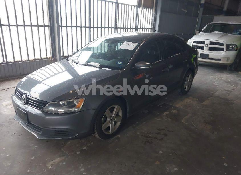 Photo 2 of 2012 Volkswagen Jetta 2.0L TDI (VIN 3VWLL7AJ4CM415535)