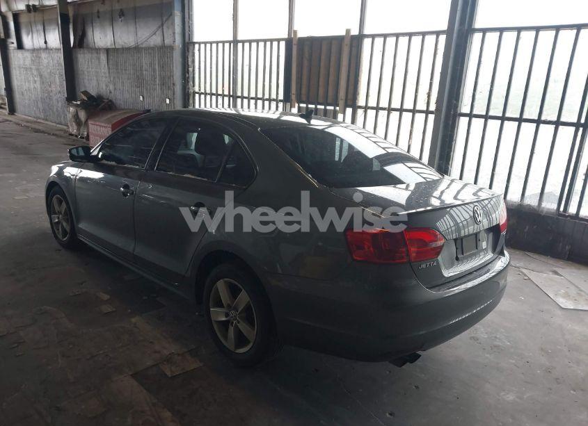 Photo 3 of 2012 Volkswagen Jetta 2.0L TDI (VIN 3VWLL7AJ4CM415535)