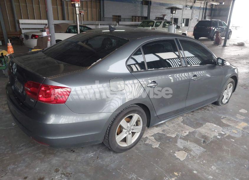 Photo 4 of 2012 Volkswagen Jetta 2.0L TDI (VIN 3VWLL7AJ4CM415535)