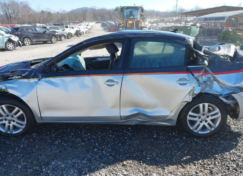 Photo 14 of 2012 Volkswagen Jetta TDI (VIN 3VWLL7AJ4CM416247)