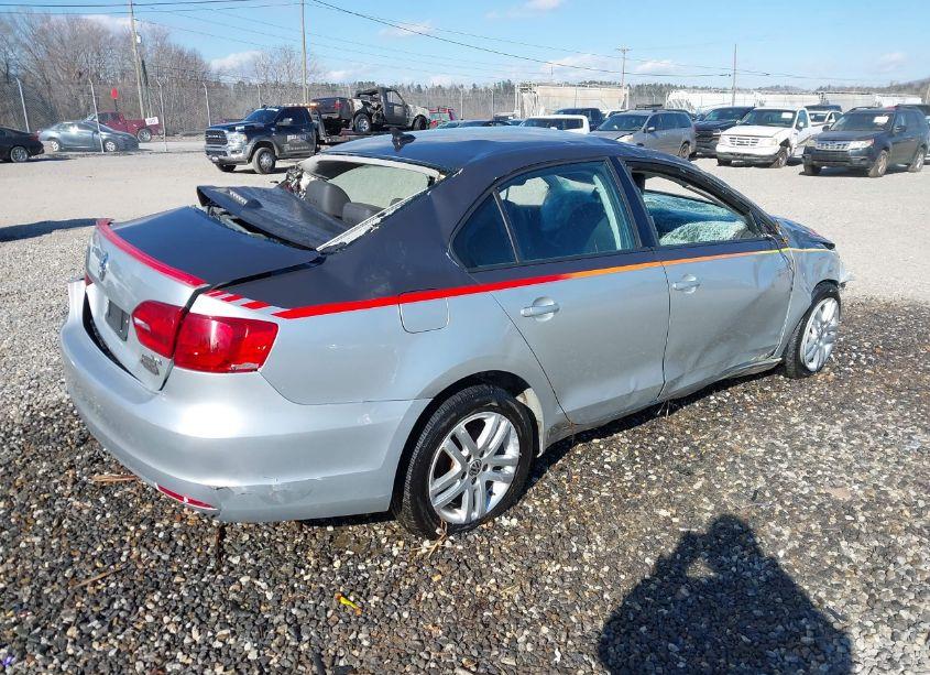 Photo 4 of 2012 Volkswagen Jetta TDI (VIN 3VWLL7AJ4CM416247)