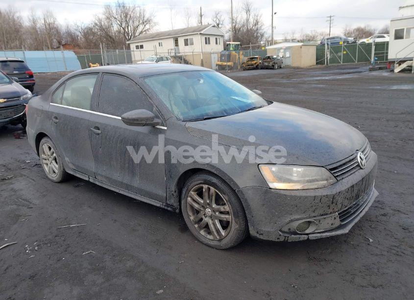 2013 Volkswagen Jetta 2.0L TDI (VIN 3VWLL7AJ4DM394574) main photo