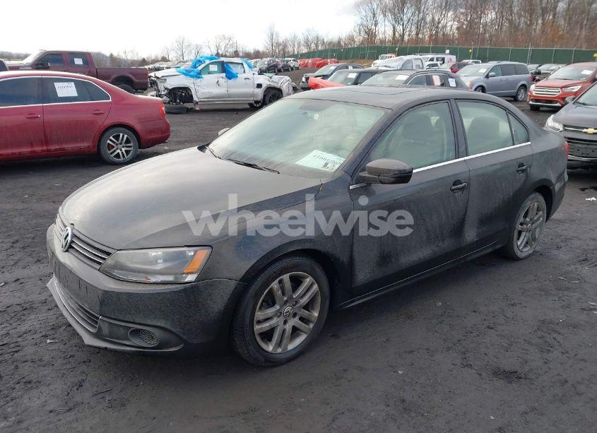 Photo 2 of 2013 Volkswagen Jetta 2.0L TDI (VIN 3VWLL7AJ4DM394574)