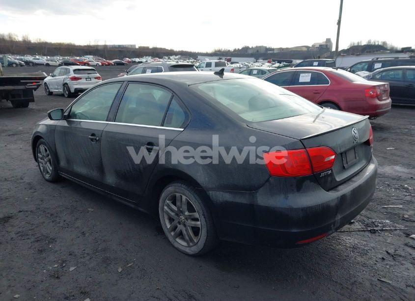 Photo 3 of 2013 Volkswagen Jetta 2.0L TDI (VIN 3VWLL7AJ4DM394574)