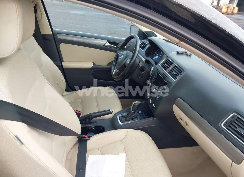 Photo 5 of 2013 Volkswagen Jetta 2.0L TDI (VIN 3VWLL7AJ4DM394574)