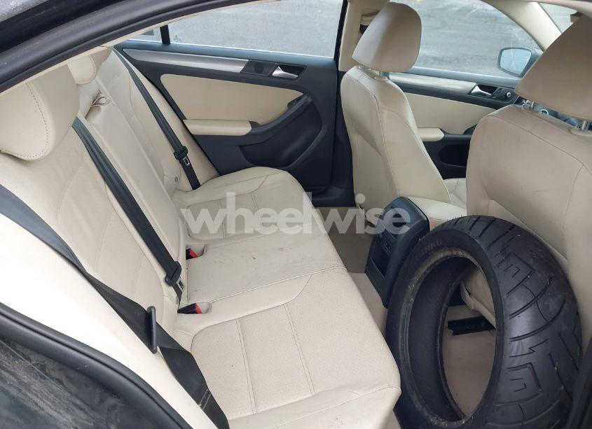 Photo 8 of 2013 Volkswagen Jetta 2.0L TDI (VIN 3VWLL7AJ4DM394574)