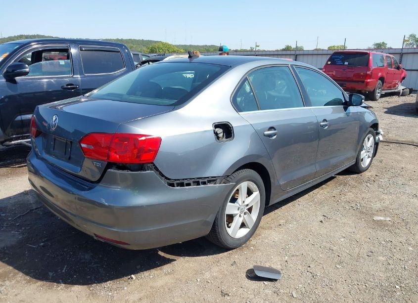 Photo 4 of 2013 Volkswagen Jetta 2.0L TDI (VIN 3VWLL7AJ4DM434457)