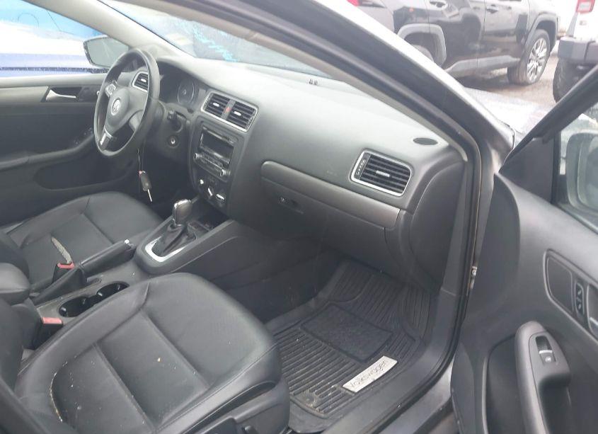 Photo 5 of 2013 Volkswagen Jetta 2.0L TDI (VIN 3VWLL7AJ4DM434457)