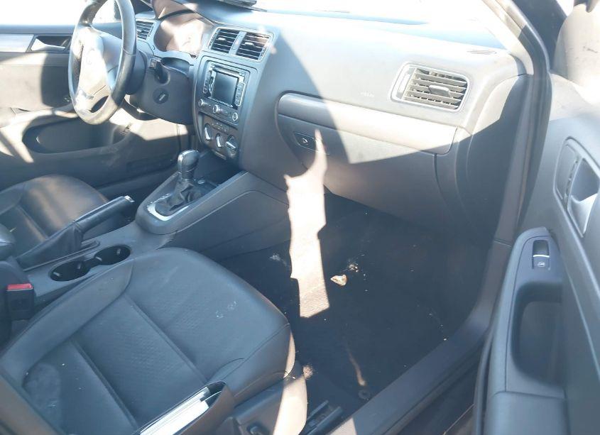 Photo 5 of 2013 Volkswagen Jetta 2.0L TDI (VIN 3VWLL7AJ4DM441473)