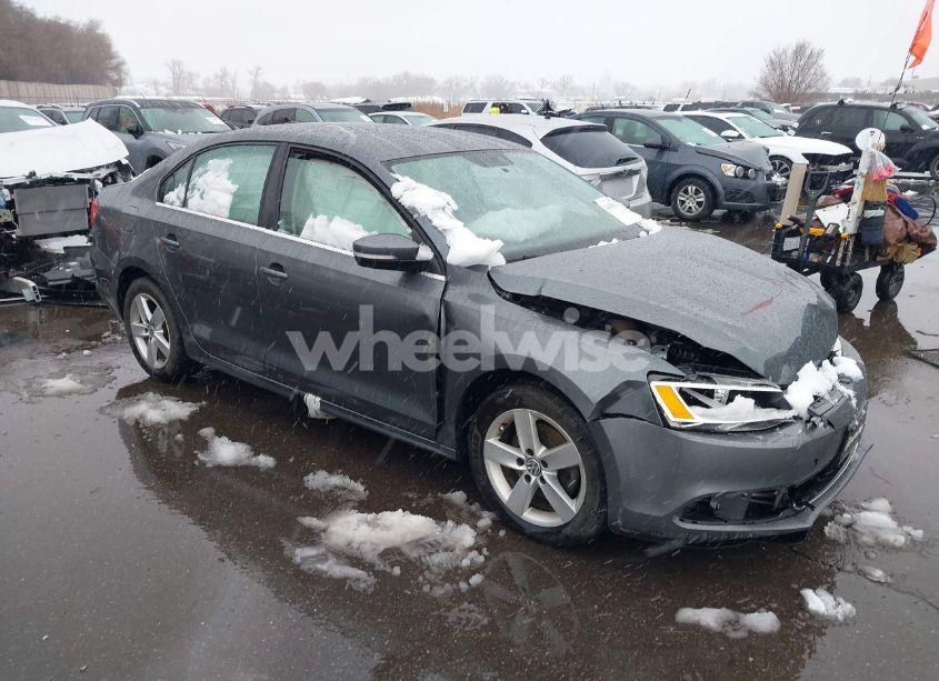 2014 Volkswagen Jetta 2.0L TDI (VIN 3VWLL7AJ4EM332920) main photo