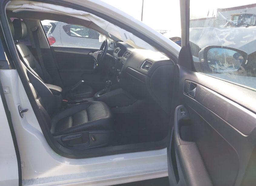 Photo 5 of 2014 Volkswagen Jetta 2.0L TDI (VIN 3VWLL7AJ4EM407258)