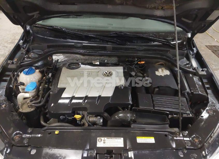 Photo 10 of 2014 Volkswagen Jetta 2.0L TDI (VIN 3VWLL7AJ4EM425825)