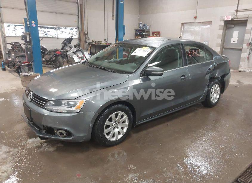 Photo 2 of 2014 Volkswagen Jetta 2.0L TDI (VIN 3VWLL7AJ4EM425825)