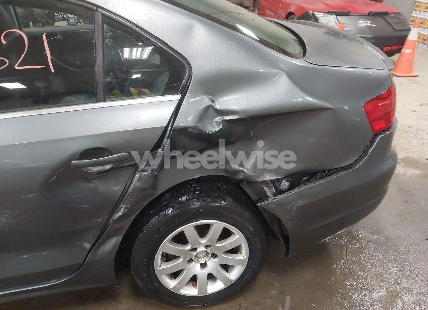 Photo 6 of 2014 Volkswagen Jetta 2.0L TDI (VIN 3VWLL7AJ4EM425825)