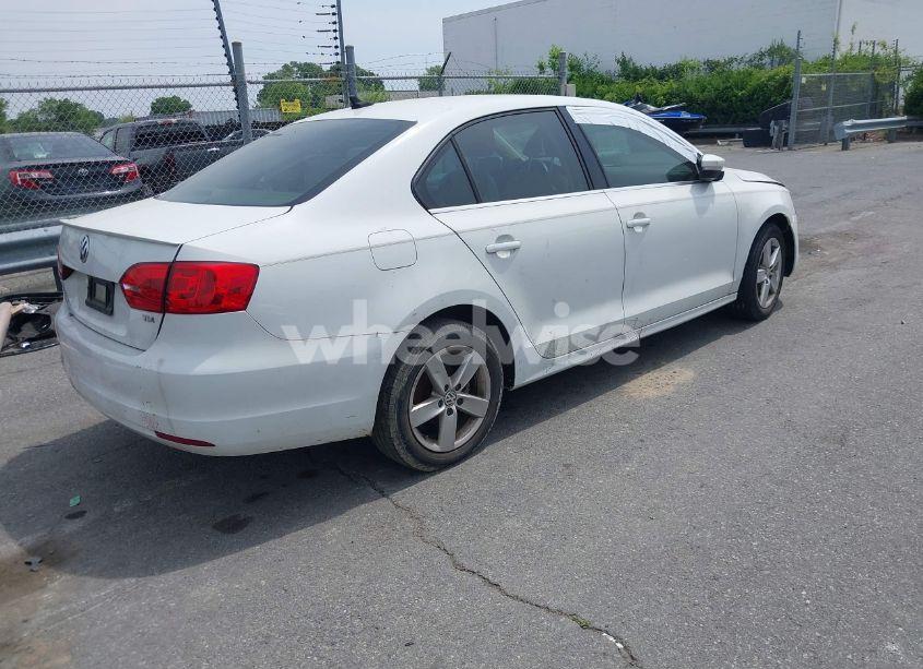 Photo 4 of 2014 Volkswagen Jetta 2.0L TDI (VIN 3VWLL7AJ4EM430524)