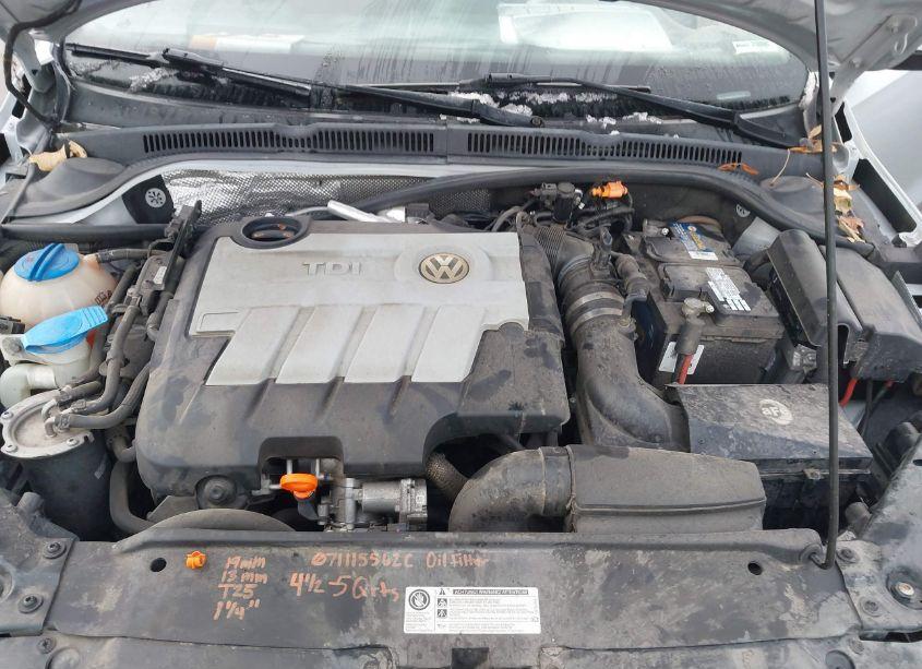 Photo 10 of 2011 Volkswagen Jetta 2.0L TDI (VIN 3VWLL7AJ5BM053472)