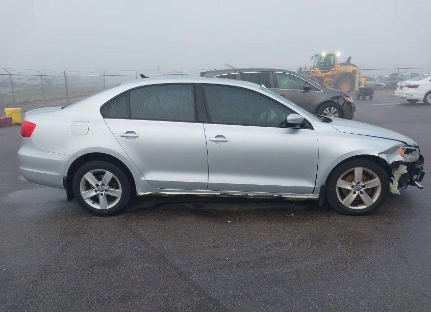 Photo 13 of 2011 Volkswagen Jetta 2.0L TDI (VIN 3VWLL7AJ5BM053472)