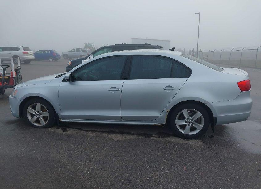 Photo 14 of 2011 Volkswagen Jetta 2.0L TDI (VIN 3VWLL7AJ5BM053472)