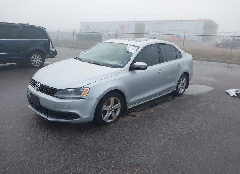 Photo 2 of 2011 Volkswagen Jetta 2.0L TDI (VIN 3VWLL7AJ5BM053472)