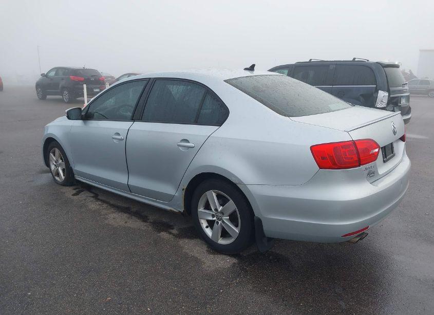 Photo 3 of 2011 Volkswagen Jetta 2.0L TDI (VIN 3VWLL7AJ5BM053472)