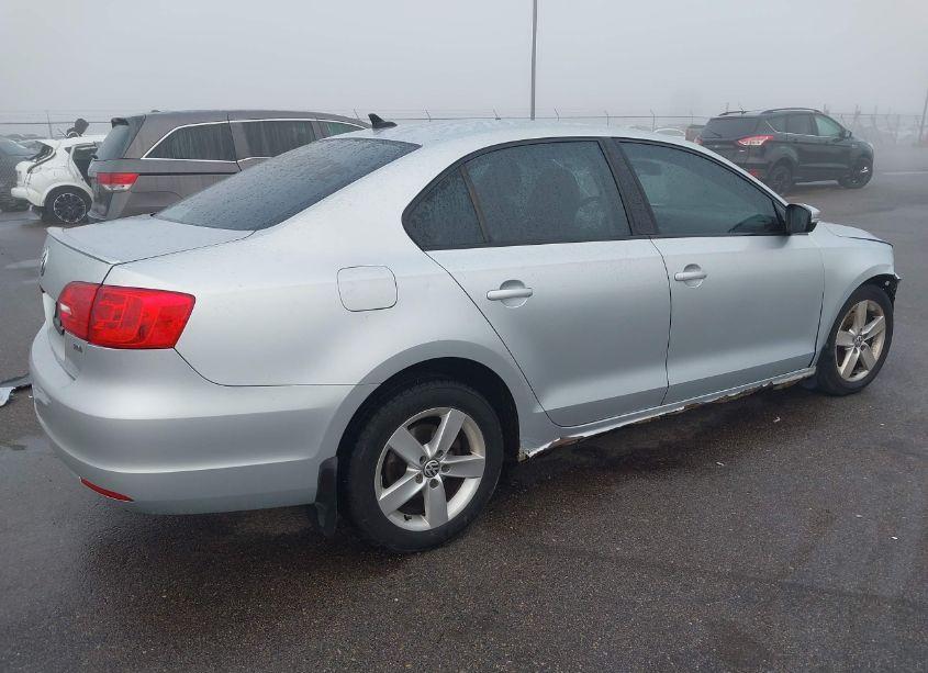 Photo 4 of 2011 Volkswagen Jetta 2.0L TDI (VIN 3VWLL7AJ5BM053472)