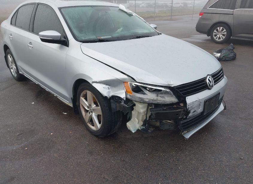 Photo 6 of 2011 Volkswagen Jetta 2.0L TDI (VIN 3VWLL7AJ5BM053472)