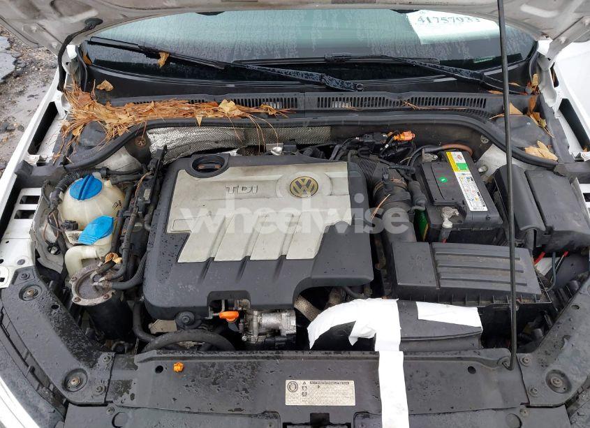 Photo 10 of 2011 Volkswagen Jetta 2.0L TDI (VIN 3VWLL7AJ5BM092188)
