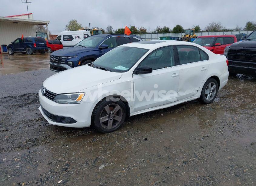 Photo 2 of 2011 Volkswagen Jetta 2.0L TDI (VIN 3VWLL7AJ5BM092188)
