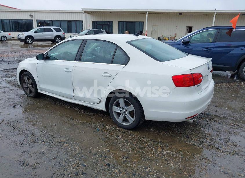 Photo 3 of 2011 Volkswagen Jetta 2.0L TDI (VIN 3VWLL7AJ5BM092188)