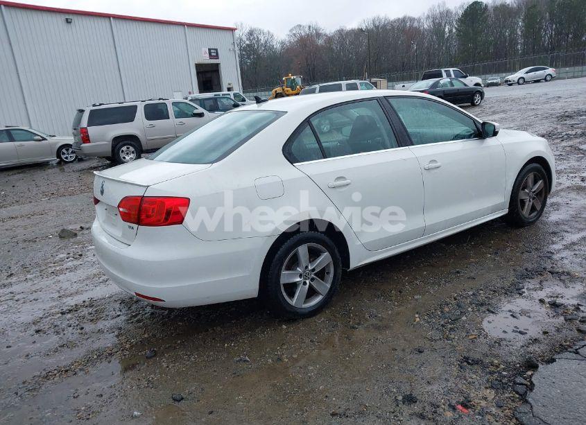 Photo 4 of 2011 Volkswagen Jetta 2.0L TDI (VIN 3VWLL7AJ5BM092188)