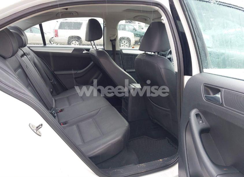 Photo 8 of 2011 Volkswagen Jetta 2.0L TDI (VIN 3VWLL7AJ5BM092188)