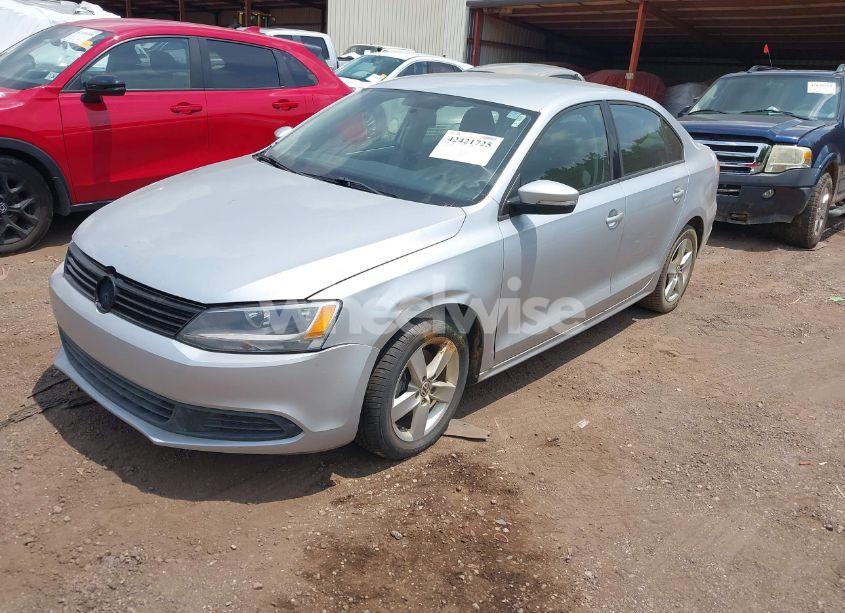 Photo 2 of 2012 Volkswagen Jetta TDI (VIN 3VWLL7AJ5CM081631)